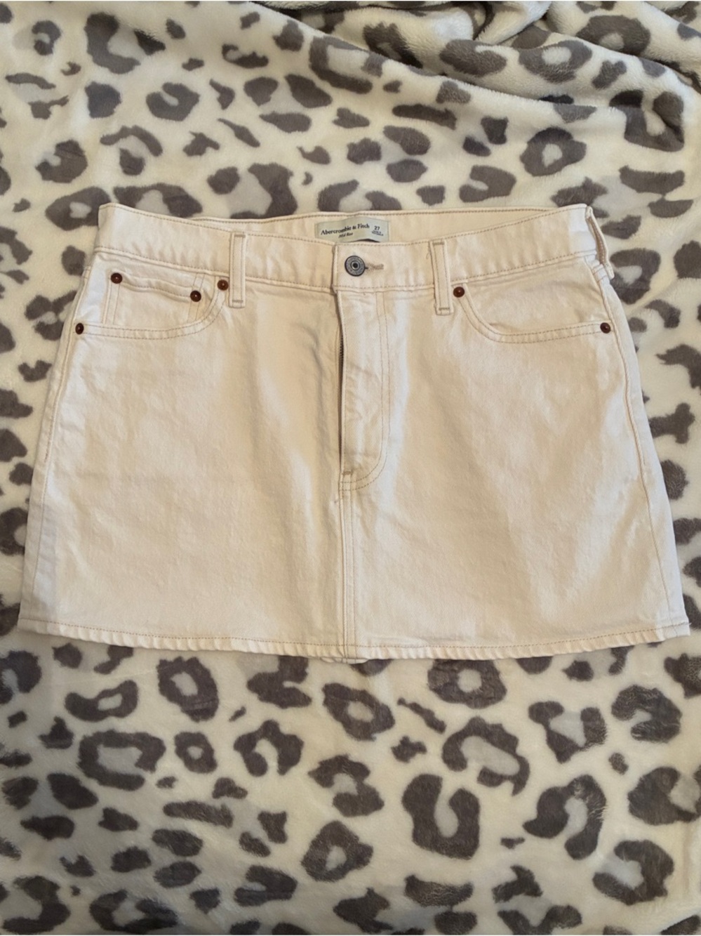 ABERCROMBIE & FITCH // Winter White Denim Miniskirt